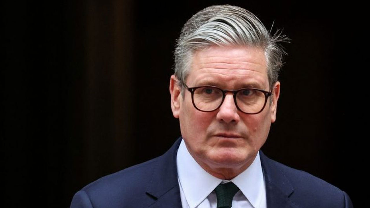 এমপিদের বিদ্রোহের মুখে ব্রিটিশ প্রধানমন্ত্রী স্টারমার | দৈনিক নয়া দিগন্ত