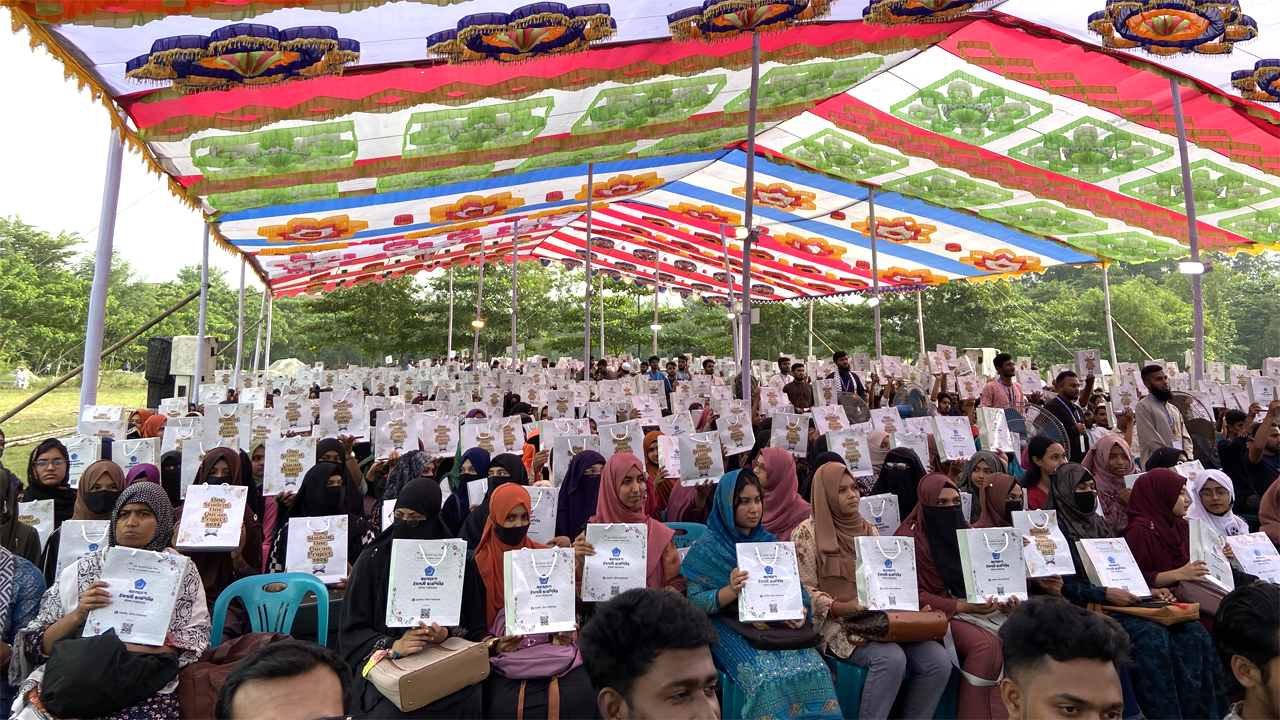 ২ হাজার শিক্ষার্থীর মাঝে কোরআন বিতরণ করল ছাত্রশিবির