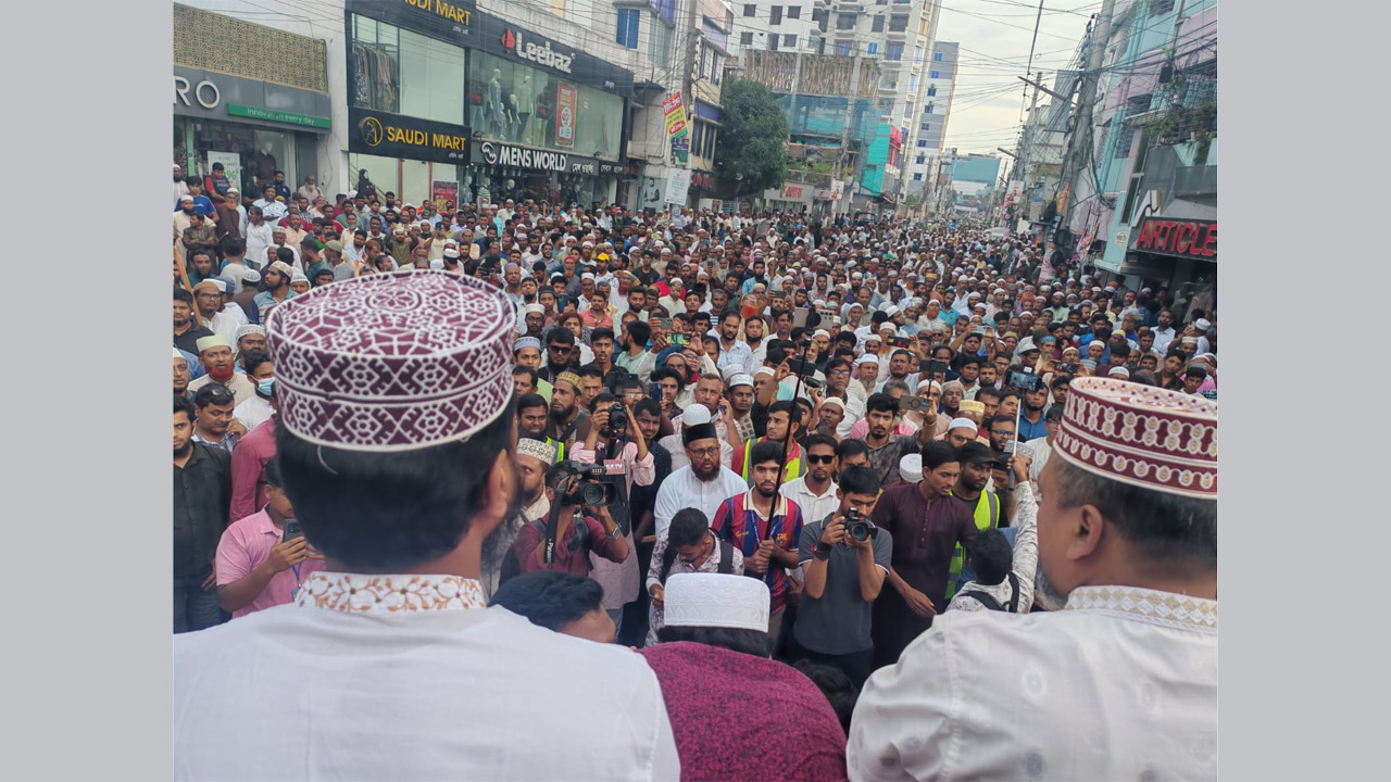 মুফতি আমির হামজা এমপিকে হত্যার উদ্দেশ্যে হামলার প্রতিবাদে কুষ্টিয়ায় বিক্ষোভ মিছিল