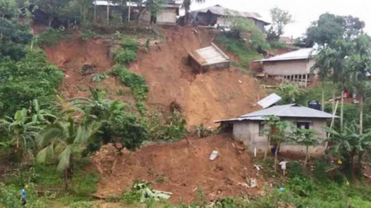 চট্টগ্রামে বর্ষা মানেই পাহাড়ধসের আতঙ্ক