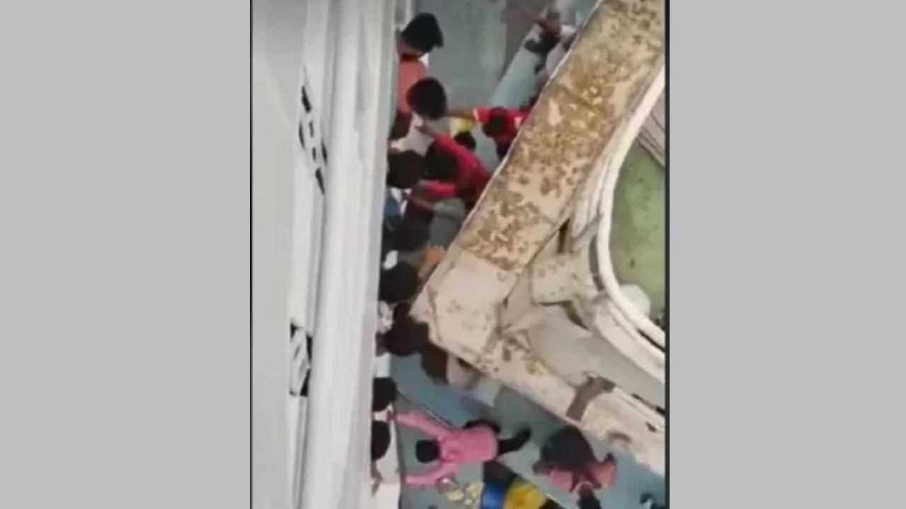 সদরঘাটে দুই লঞ্চের সংঘর্ষ