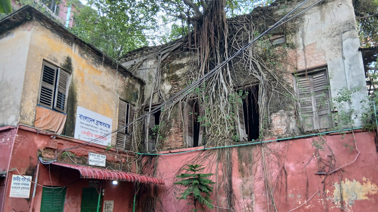 পাঠাগারটির ভিতরের দিকের চিত্র