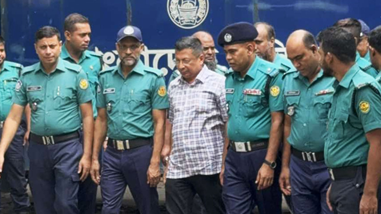 ট্রাইব্যুনালে সাবেক আইজিপি চৌধুরী আবদুল্লাহ আল-মামুনকে