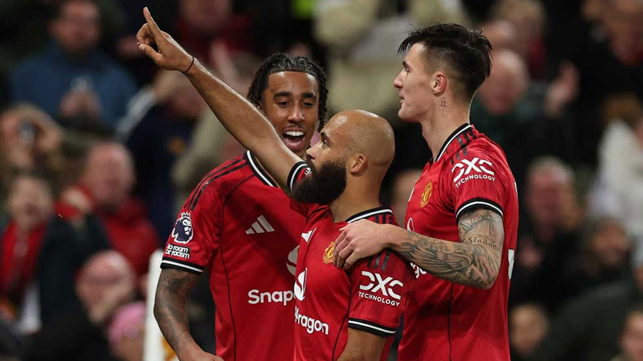 ওল্ড ট্র্যাফোর্ডে ব্রাইটনকে ৪-২ গোলে হারিছে ম্যানচেস্টার ইউনাইটেড