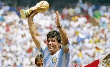 বিশ্বজয়ী আর্জেন্টাইন মহাতারকা ডিয়াগো ম্যারাডোনা