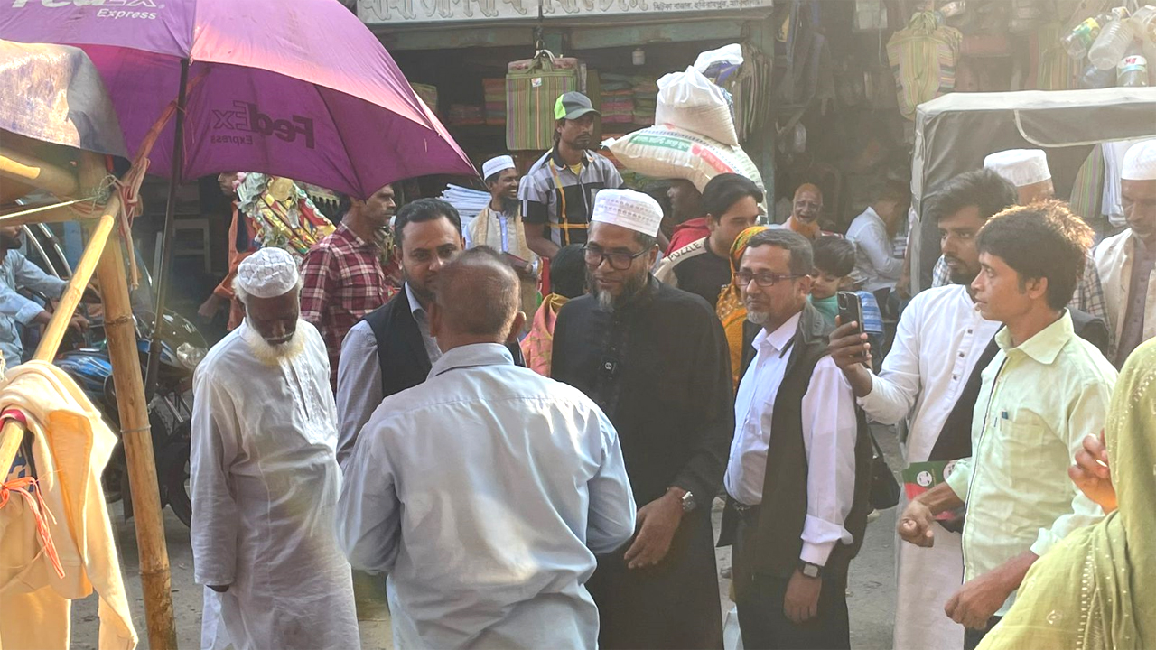 গণসংযোগ করেন জাহিদুর রহমান