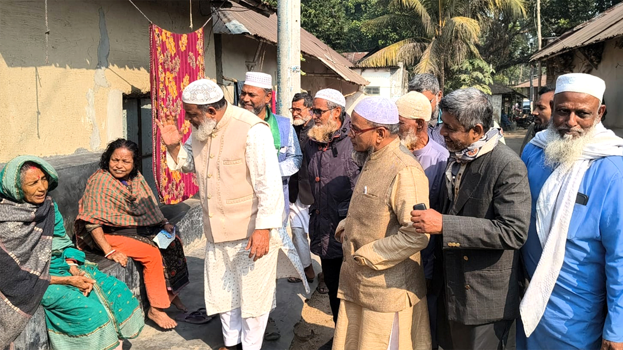 হিন্দুপল্লীতে গণসংযোগ করেন জামায়াত প্রার্থী