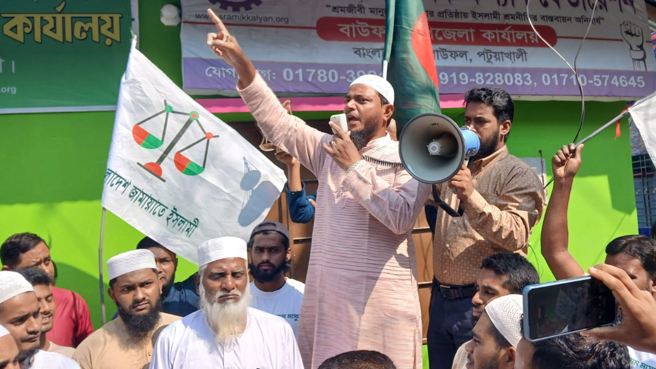 বক্তব্য রাখছেন ড. শফিকুল ইসলাম মাসুদ