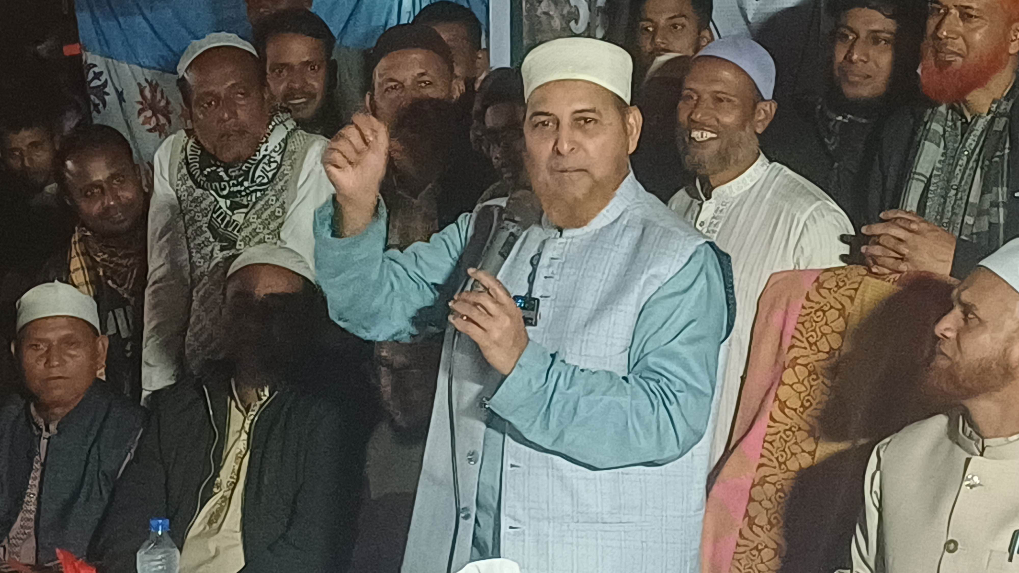 কথা বলছেন মাওলানা রফিকুল ইসলাম খান