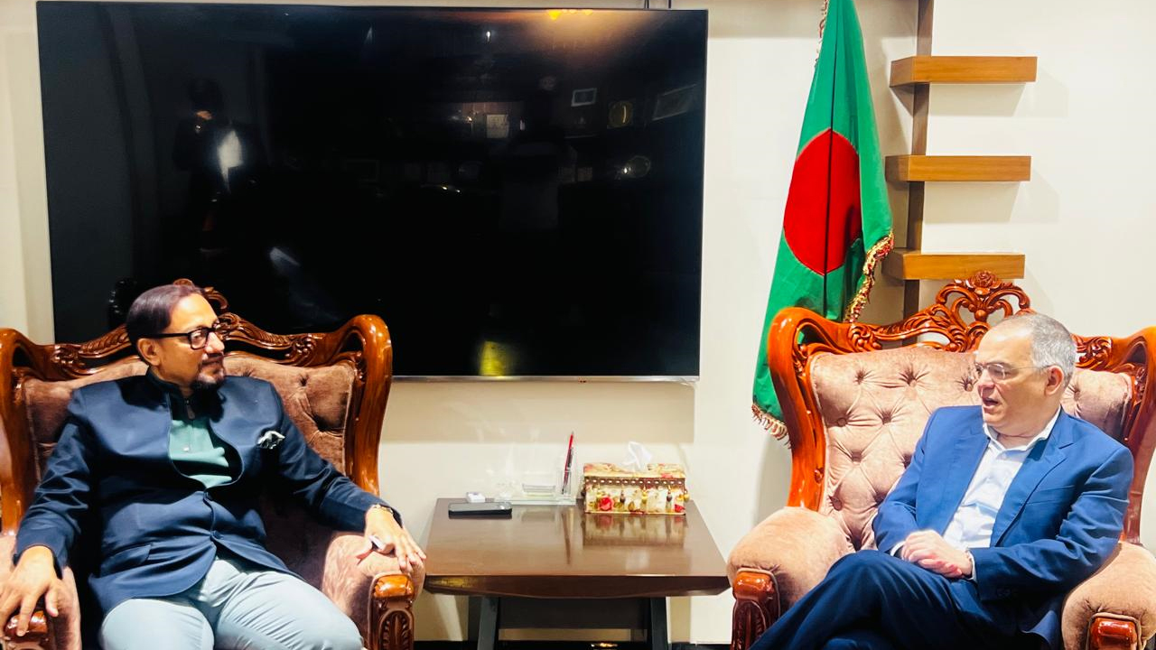 আমেরিকান দূতাবাসের একটি প্রতিনিধি দলের সাথে মতবিনিময়কালে মেয়র ডা: শাহাদাত হোসেন