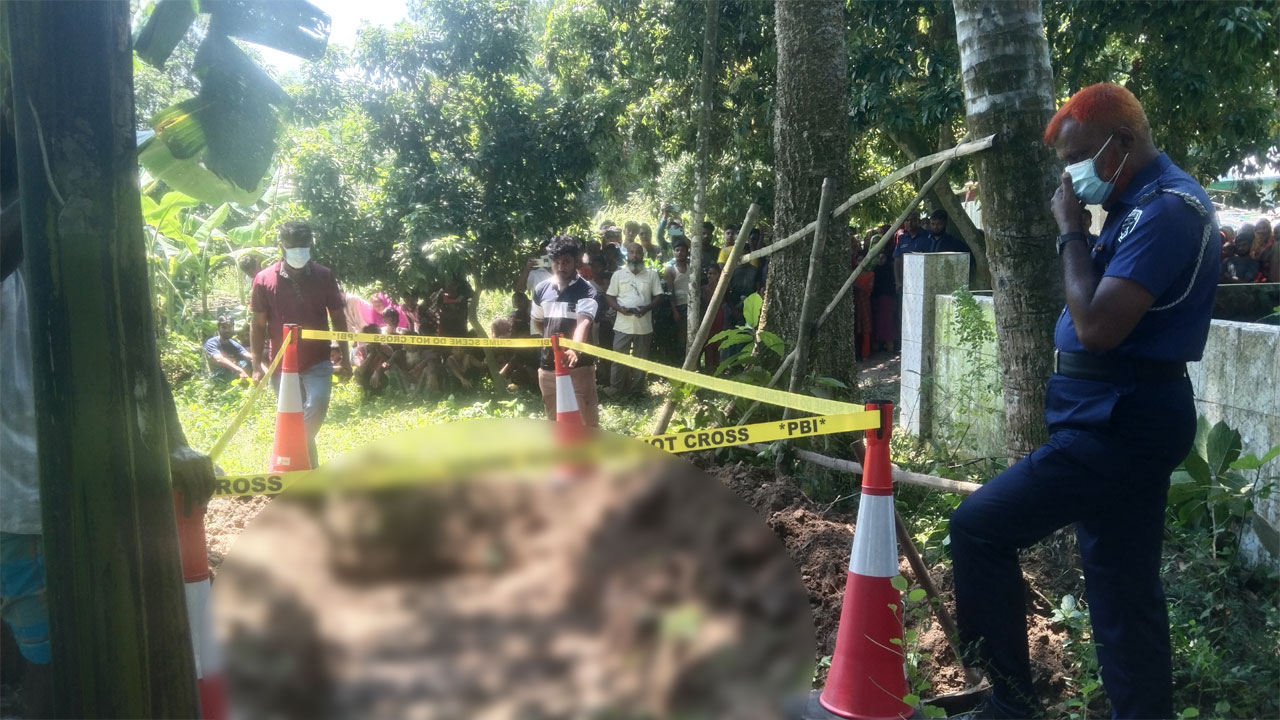 সাংবাদিক নুরুল হক জঙ্গির লাশ উত্তোলন করা হচ্ছে