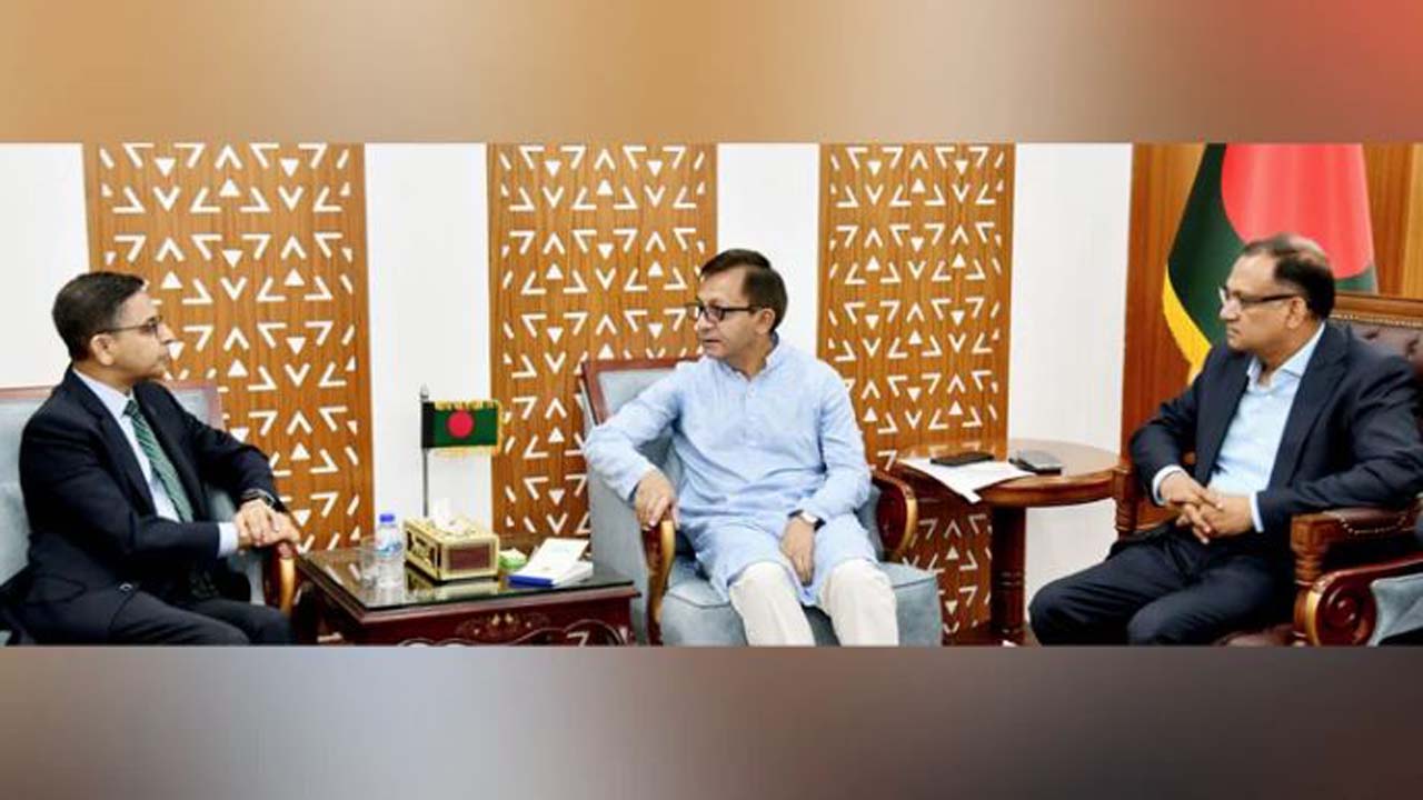বাণিজ্যমন্ত্রী খন্দকার আব্দুল মুক্তাদিরের সাথে ভারতীয় হাইকমিশনার বৈঠক করেন