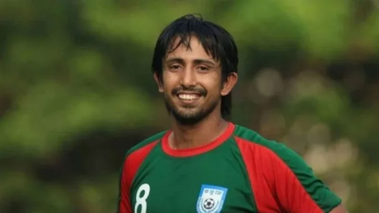 বাংলাদেশ জাতীয় ফুটবল দলের সাবেক অধিনায়ক মামুনুল ইসলাম মামুন