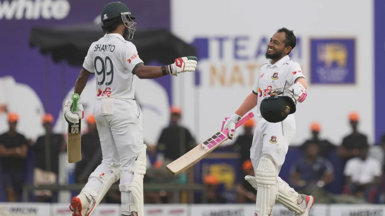 শতক করার পর মুশফিকুর রহিম