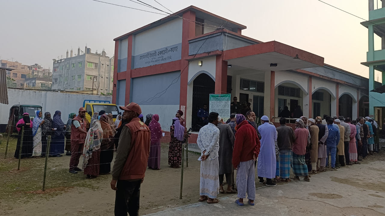 ময়মনসিংহে ১১ আসনে ভোট গ্রহণ চলছে