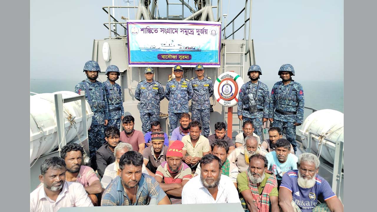২০ জেলেসহ সমুদ্রে ভাসমান বোট উদ্ধার