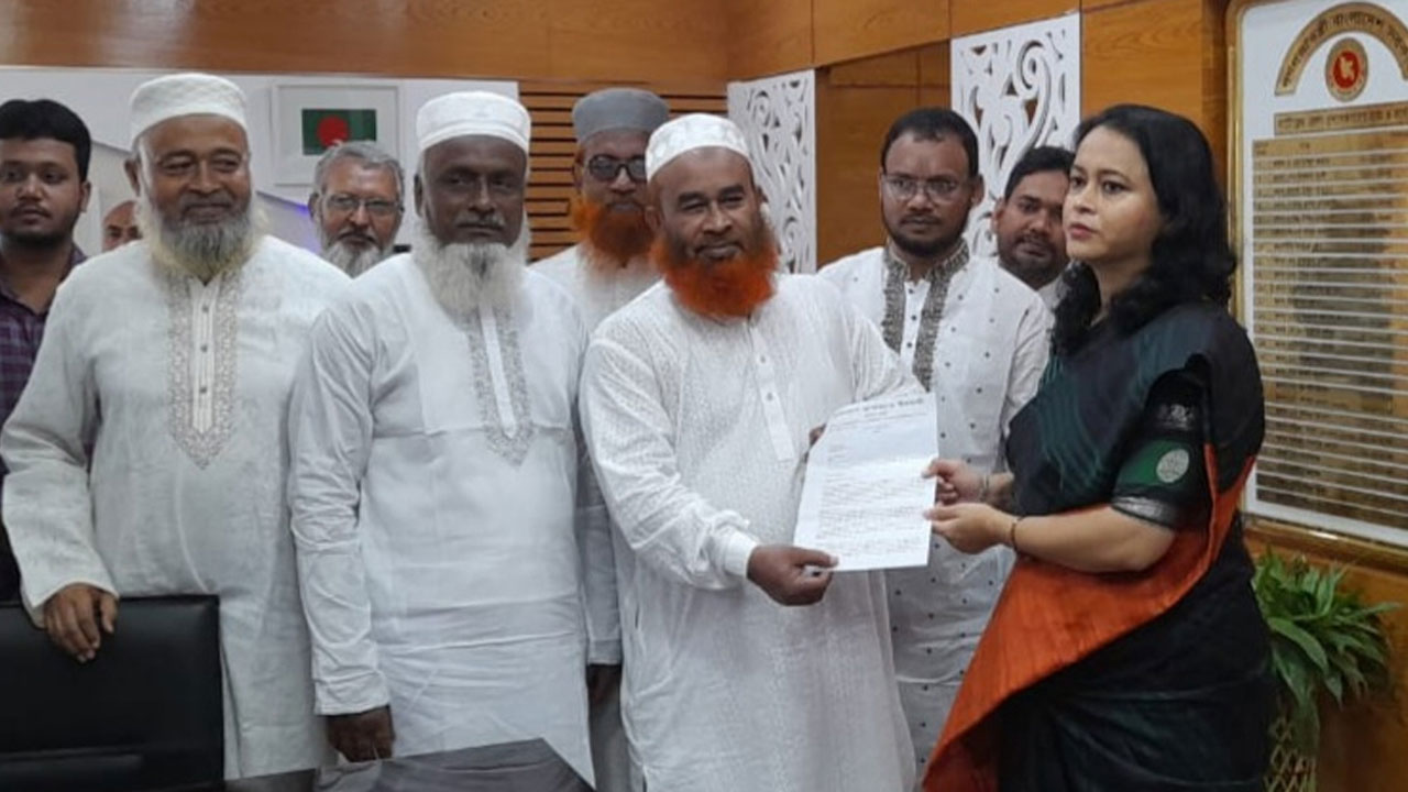 নাটোরে ৫ দফা দাবিতে প্রধান উপদেষ্টা বরাবর জামায়াতের স্বারকলিপি প্রদান