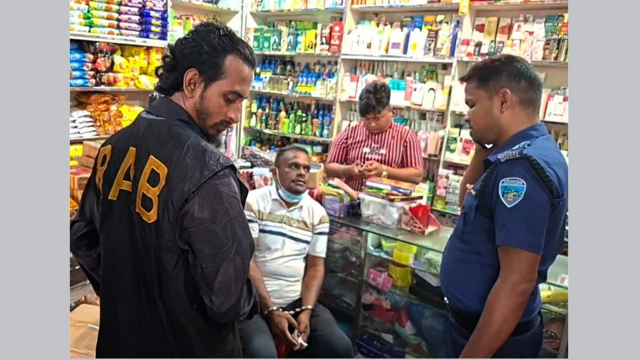 নোয়াখালীতে র‌্যাব পরিচয় দেয়া ভুয়া সদস্য গ্রেফতার