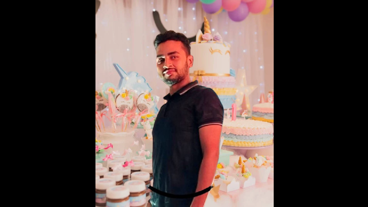 বিদ্যুৎস্পৃষ্ট হয়ে নিহত দোলন মজুমদার (২৬)