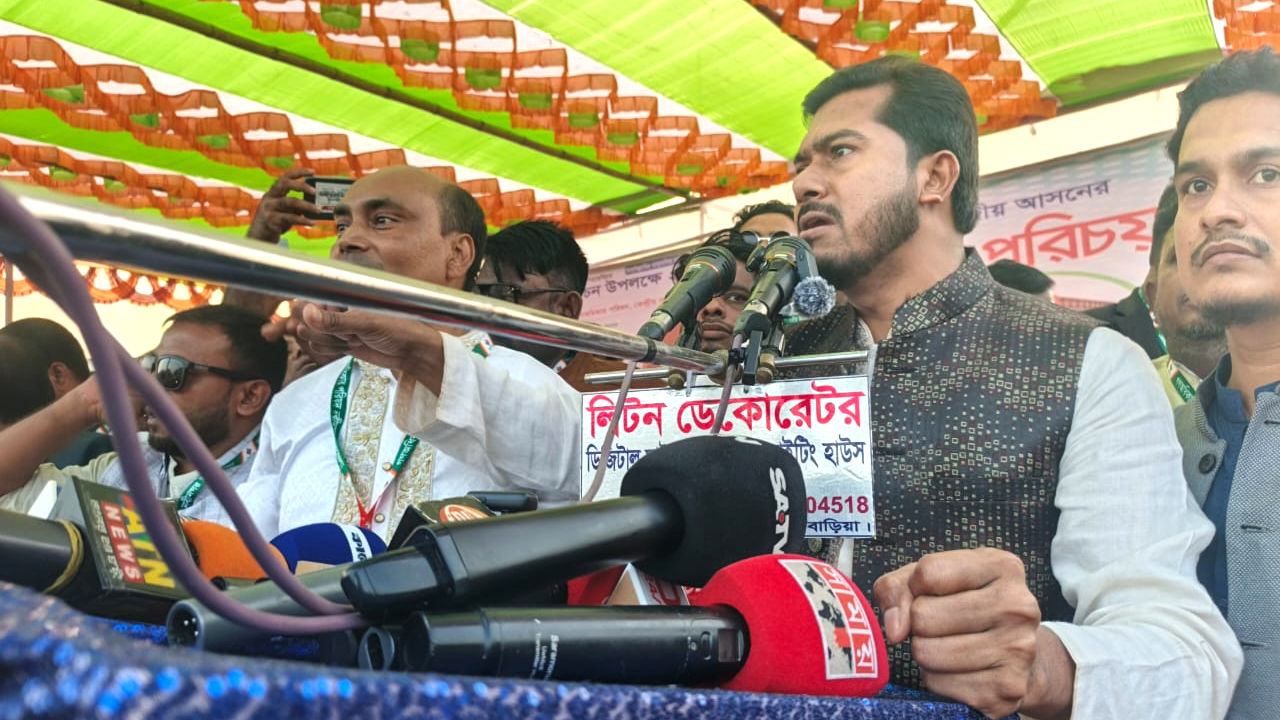 বক্তব্য রাখেন নুরুল হক নুর