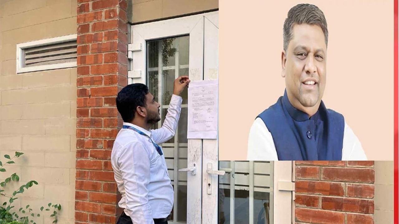 মেয়র আনোয়ারুজ্জামানের বাসার দরজায় ঝুলছে দুদকের নোটিশ