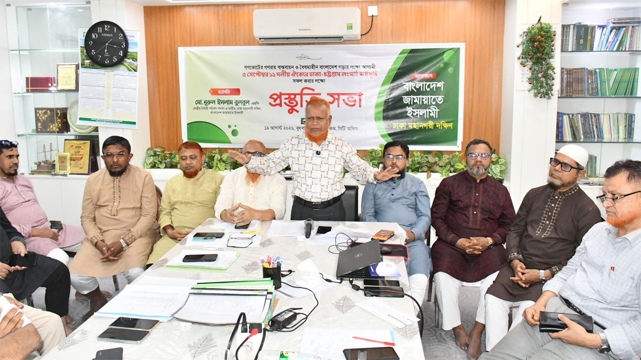 কথা বলছেন নূরুল ইসলাম বুলবুল