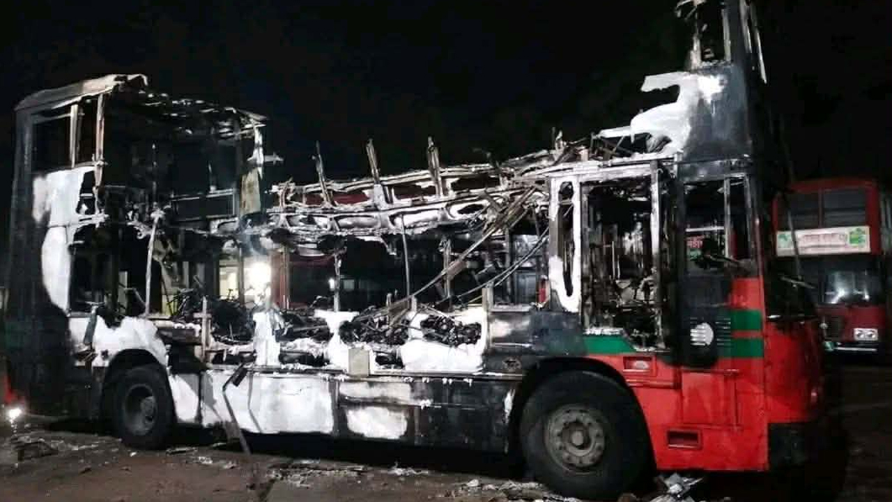 নোবিপ্রবির শিক্ষার্থীদের বহনকারী তিনটি বিআরটিসি বাসে আগুনের খবর পাওয়া গেছে