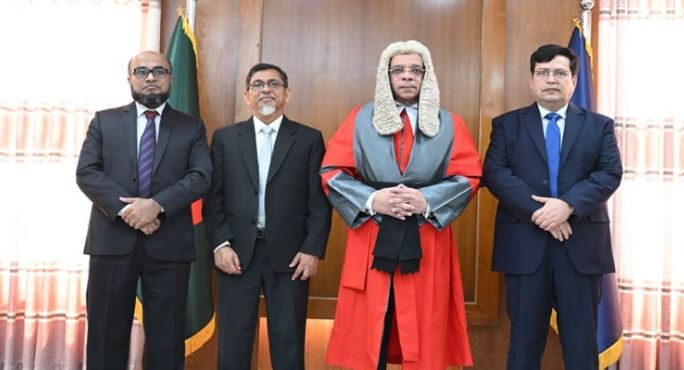 পিএসসি’র নতুন ৩ সদস্যকে শপথবাক্য পাঠ করান প্রধান বিচারপতি