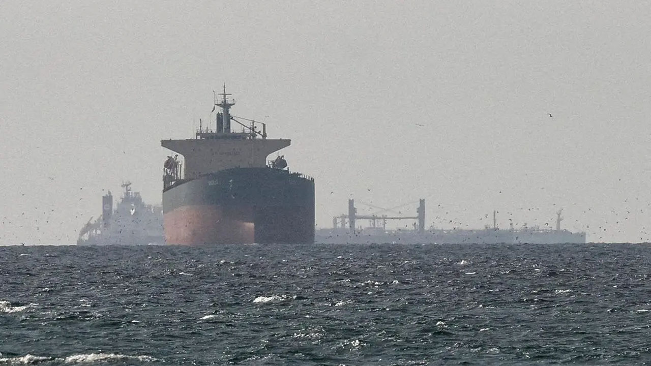 ওমান উপসাগরে জাহাজ চলাচল