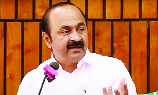 কেরালার মুখ্যমন্ত্রী হিসেবে ভি ডি সাতিসানের শপথ