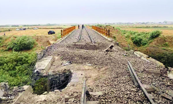 মার্কিন হামলায় ক্ষতিগ্রস্ত রেল সেতু সচল করল ইরান