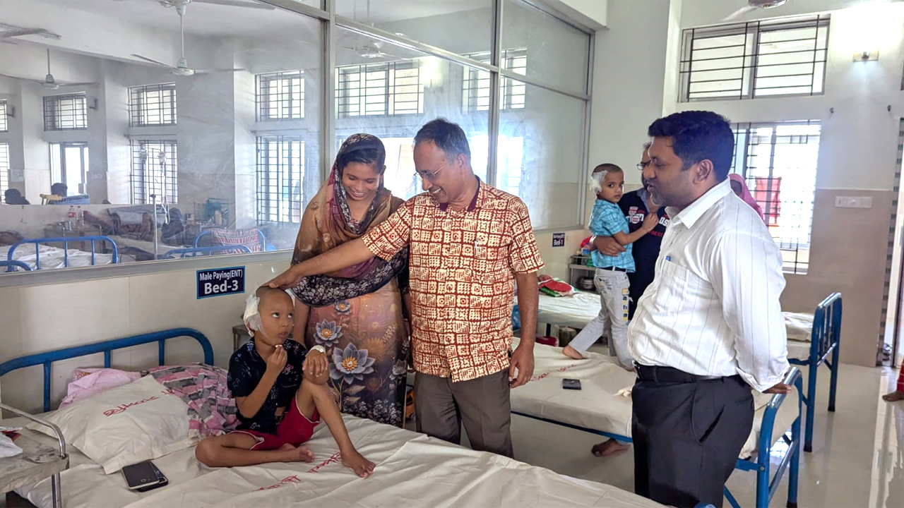 বিনামূল্যে ৬ বধির শিশুর ব্যয়বহুল অপারেশন করা হয়।