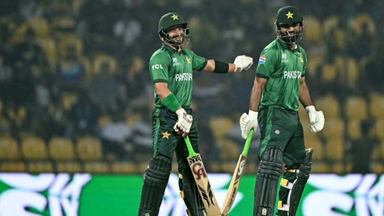 ফারহানের সেঞ্চুরির রেকর্ডে পাকিস্তানের রানের পাহাড়