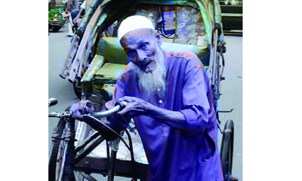 বৃদ্ধ এক রিকশাওয়ালা। সংগীত কুমার