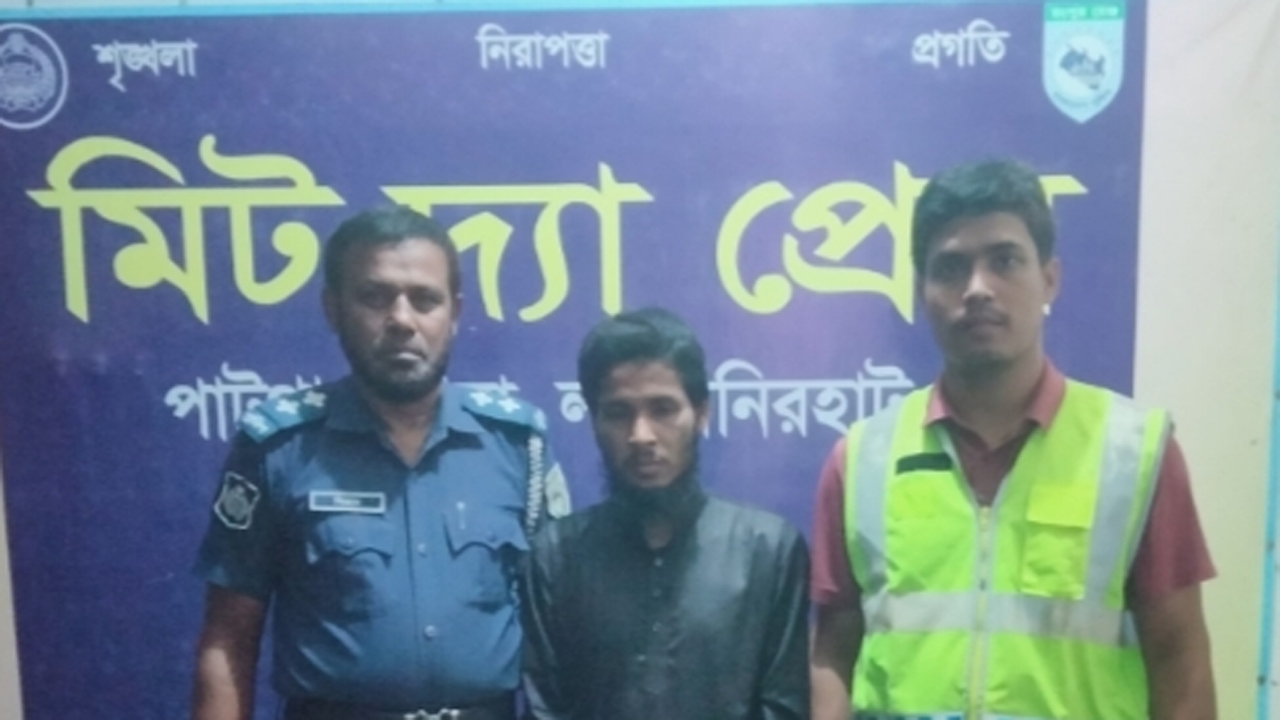 লালমনিরহাট মিশন মোড় থেকে হাসিবুল ইসলামকে গ্রেফতার করেছে পুলিশ