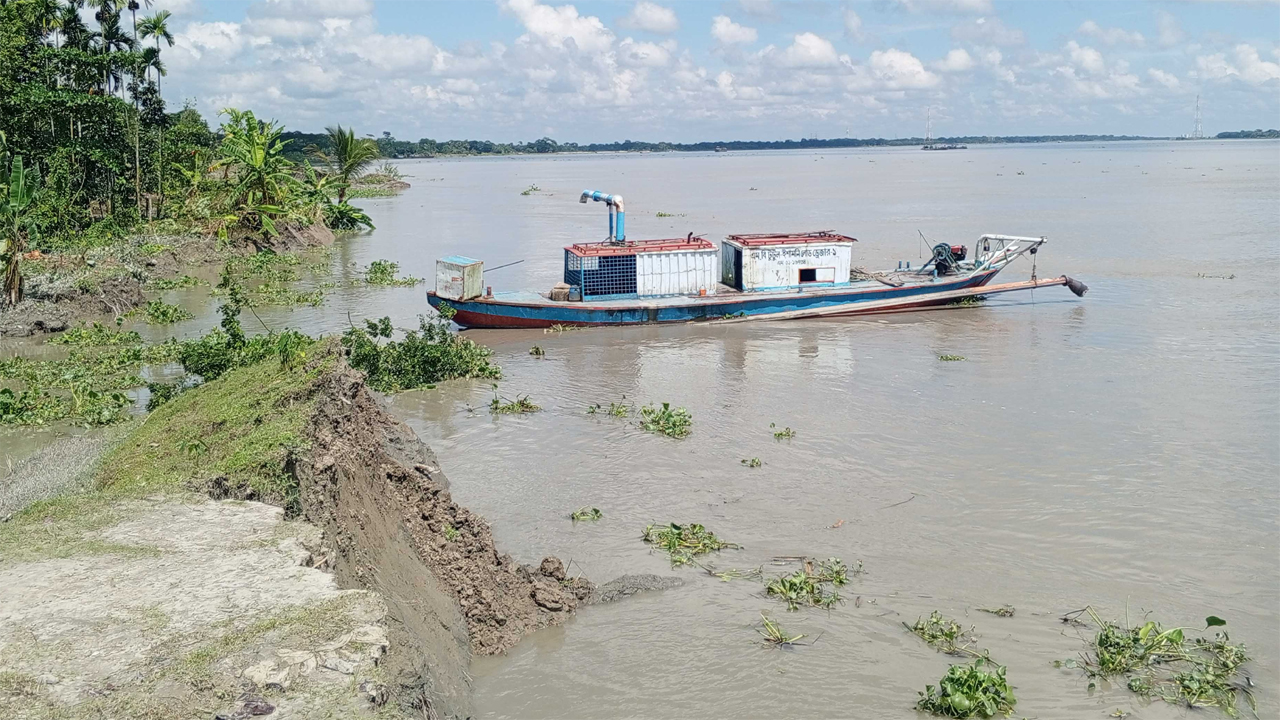 পায়রা নদীতে বাড়ছে ভাঙন
