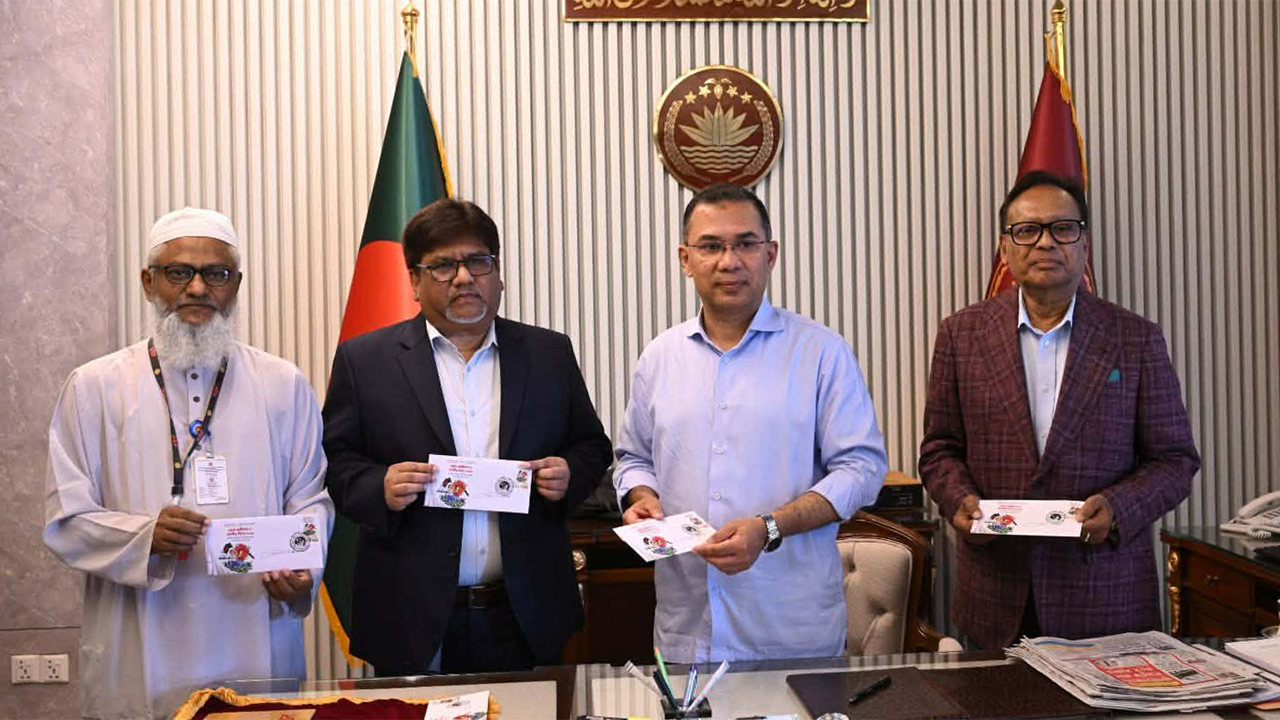 স্বাধীনতা উপলক্ষে স্মারক ডাক টিকেট উন্মোচন করলেন প্রধানমন্ত্রী