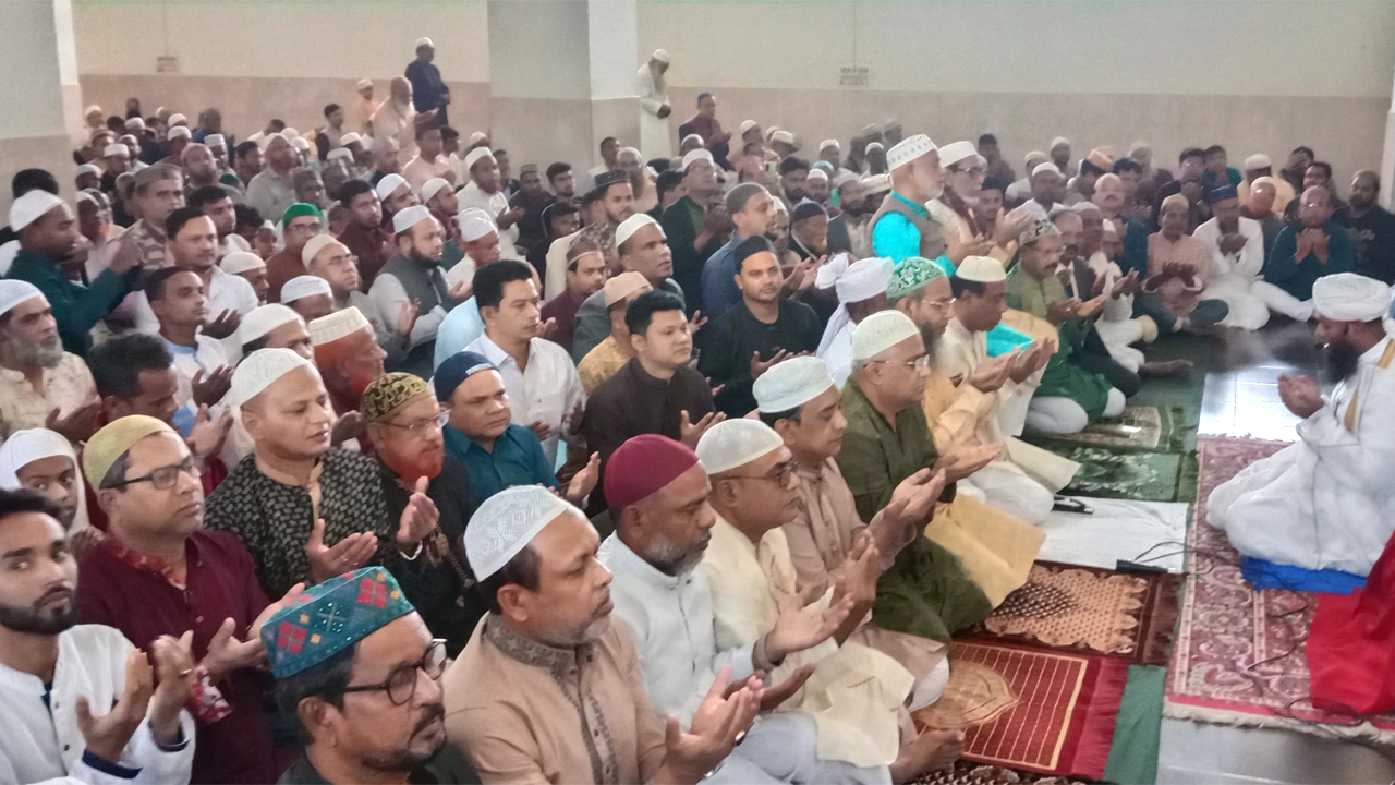 খালেদা জিয়ার রোগমুক্তি কামনা করে দোয়া মাহফিল