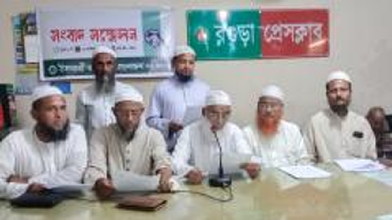 সংবাদ সম্মেলনে বক্তব্য দেন আল্লামা আব্দুল হক আজাদ