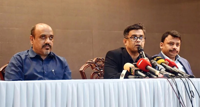 মিডিয়া ব্রিফিংয়ে বক্তব্য রাখছেন প্রধান উপদেষ্টার প্রেস সচিব শফিকুল আলম।