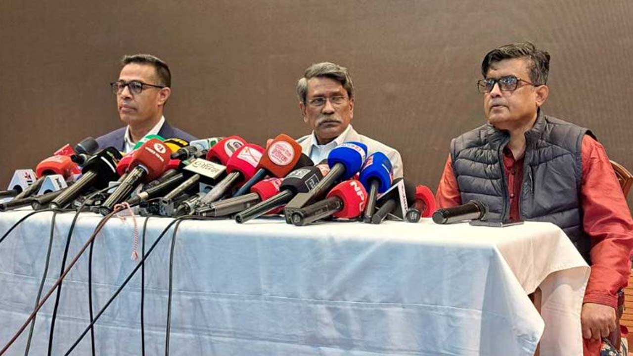 সংবাদ সম্মেলনে প্রধান উপদেষ্টার প্রেস সচিব শফিকুল আলম