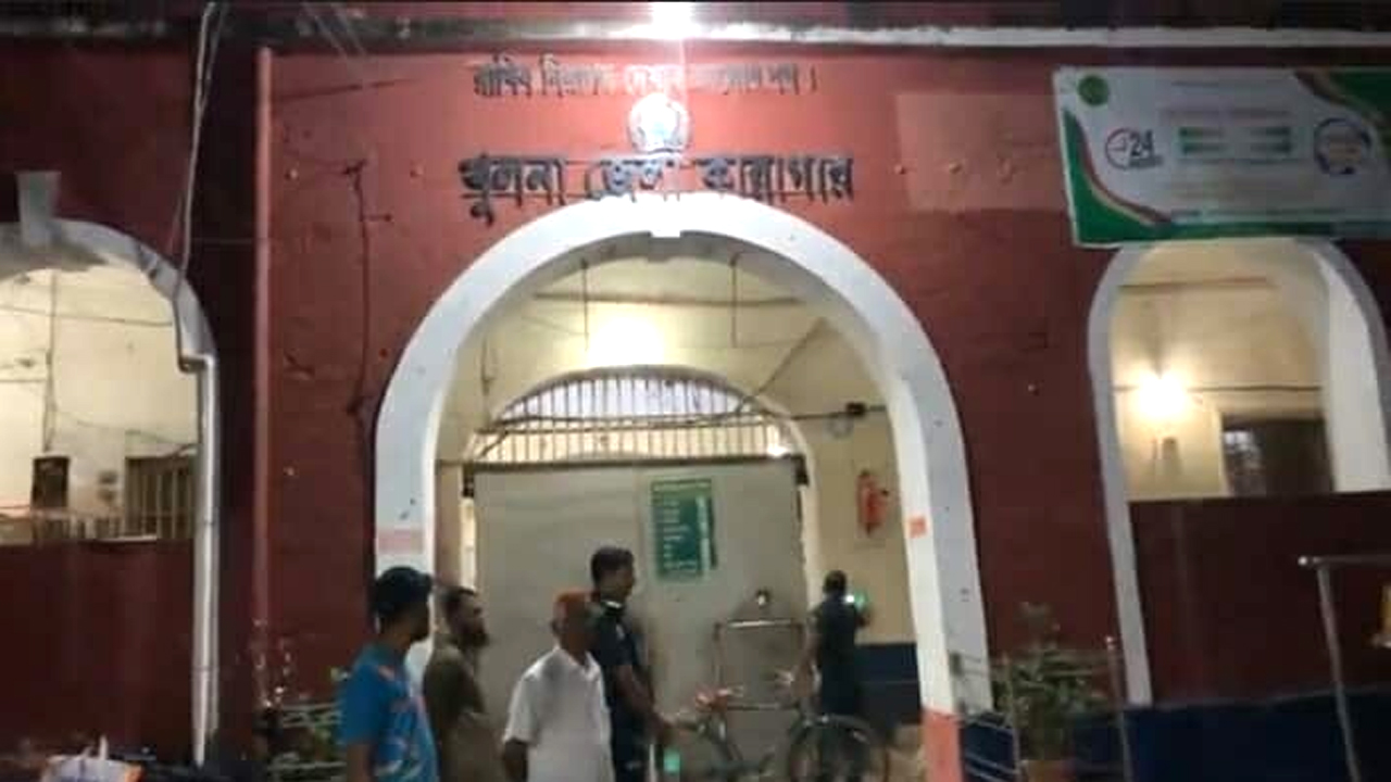 খুলনা জেলা কারাগারে প্রভাব বিস্তার নিয়ে সংঘর্ষ