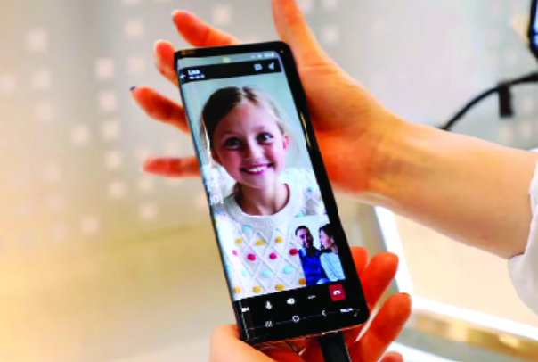 নতুন ডিজাইনের ফোল্ডেবল ফোন