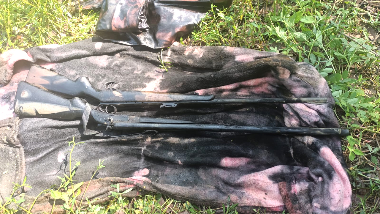 পুকুর থেকে উদ্ধার হওয়া শর্টগান