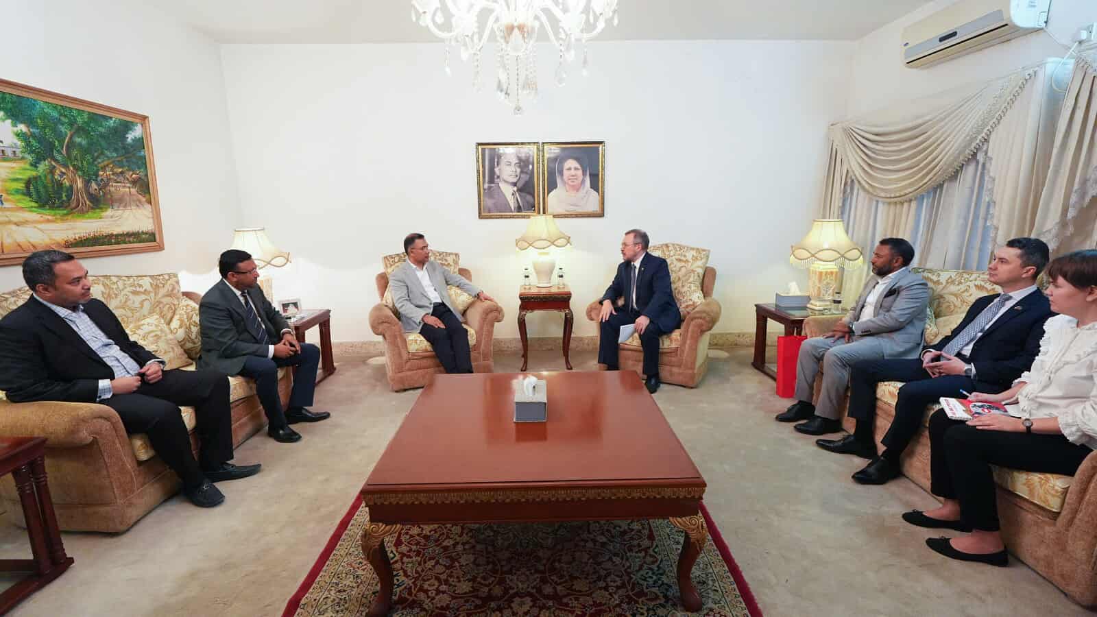 রাষ্ট্রদূতের সাথে সাক্ষাৎ করছেন বিএনপির চেয়ারম্যান তারেক রহমান