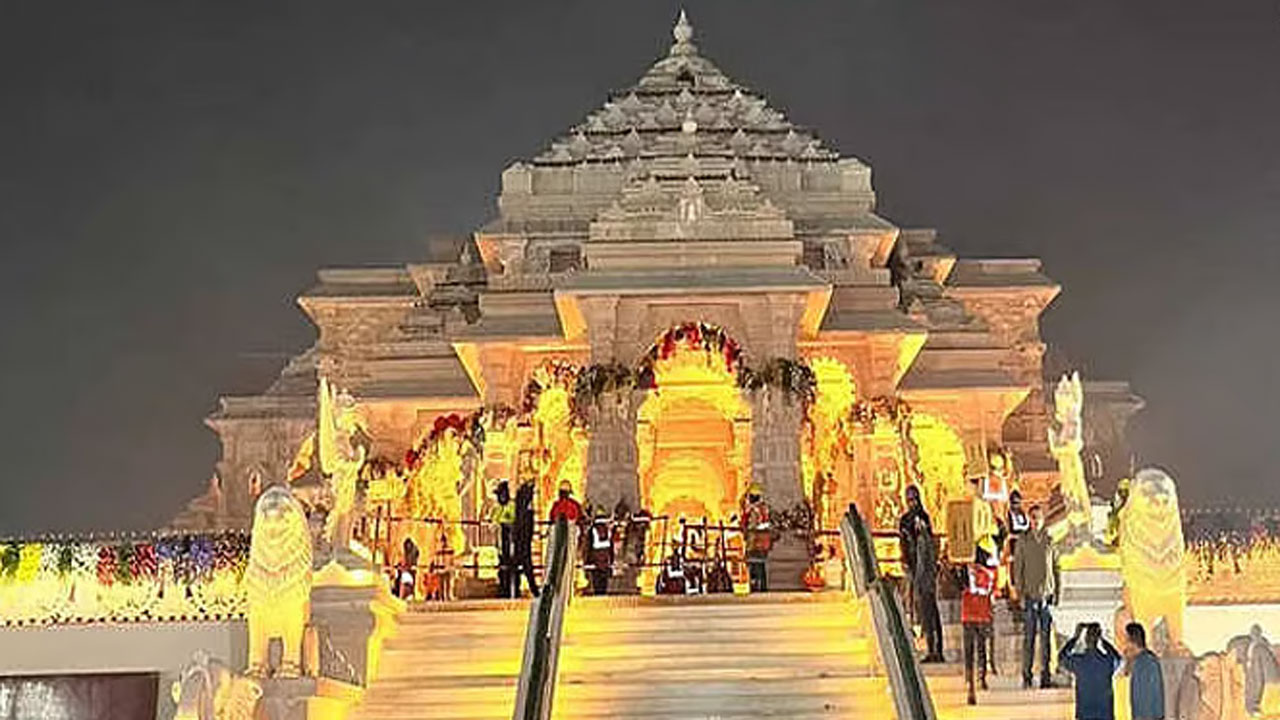 বাবরি মসজিদ ভেঙ্গে নির্মিত ভারতের অযোধ্যার রাম মন্দির