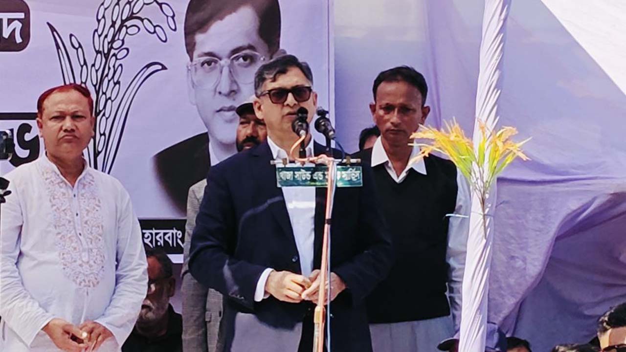 নির্বাচনী পথসভায় বিএনপির স্থায়ী কমিটির সদস্য সালাহউদ্দিন আহমদ