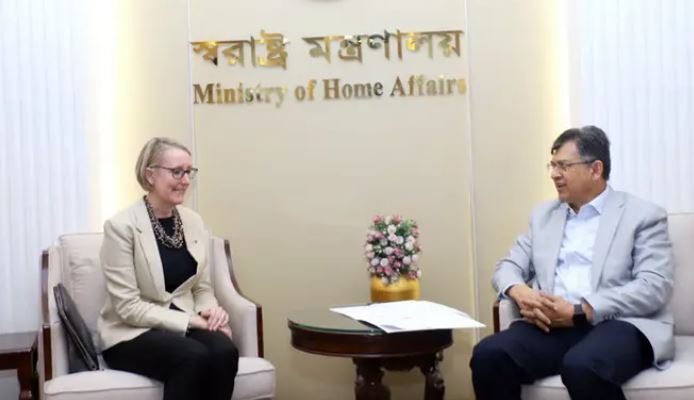 স্বরাষ্ট্রমন্ত্রী সালাহউদ্দিন আহমদের সাথে বাংলাদেশে নিযুক্ত যুক্তরাজ্যের হাইকমিশনার সারাহ কুক সাক্ষাৎ করেছেন