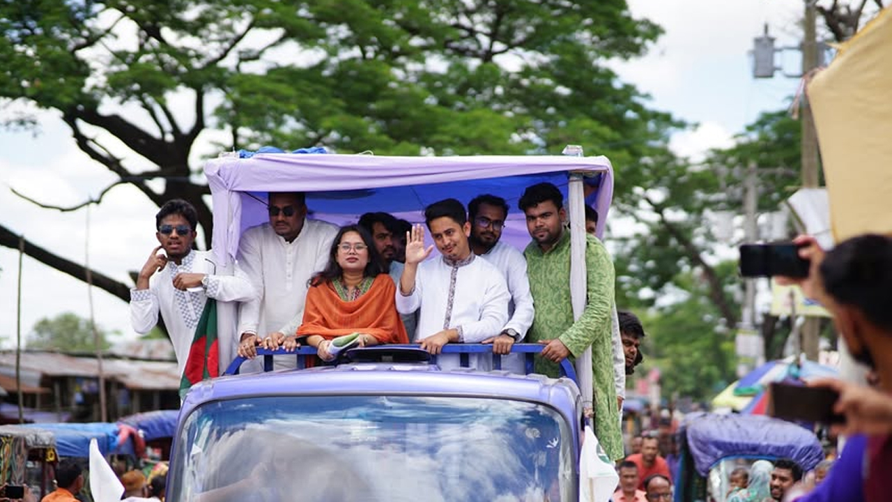 নবাবগঞ্জ একাত্তর চত্বরে এনসিপি আয়োজিত এক পথসভায় সারজিস আলম