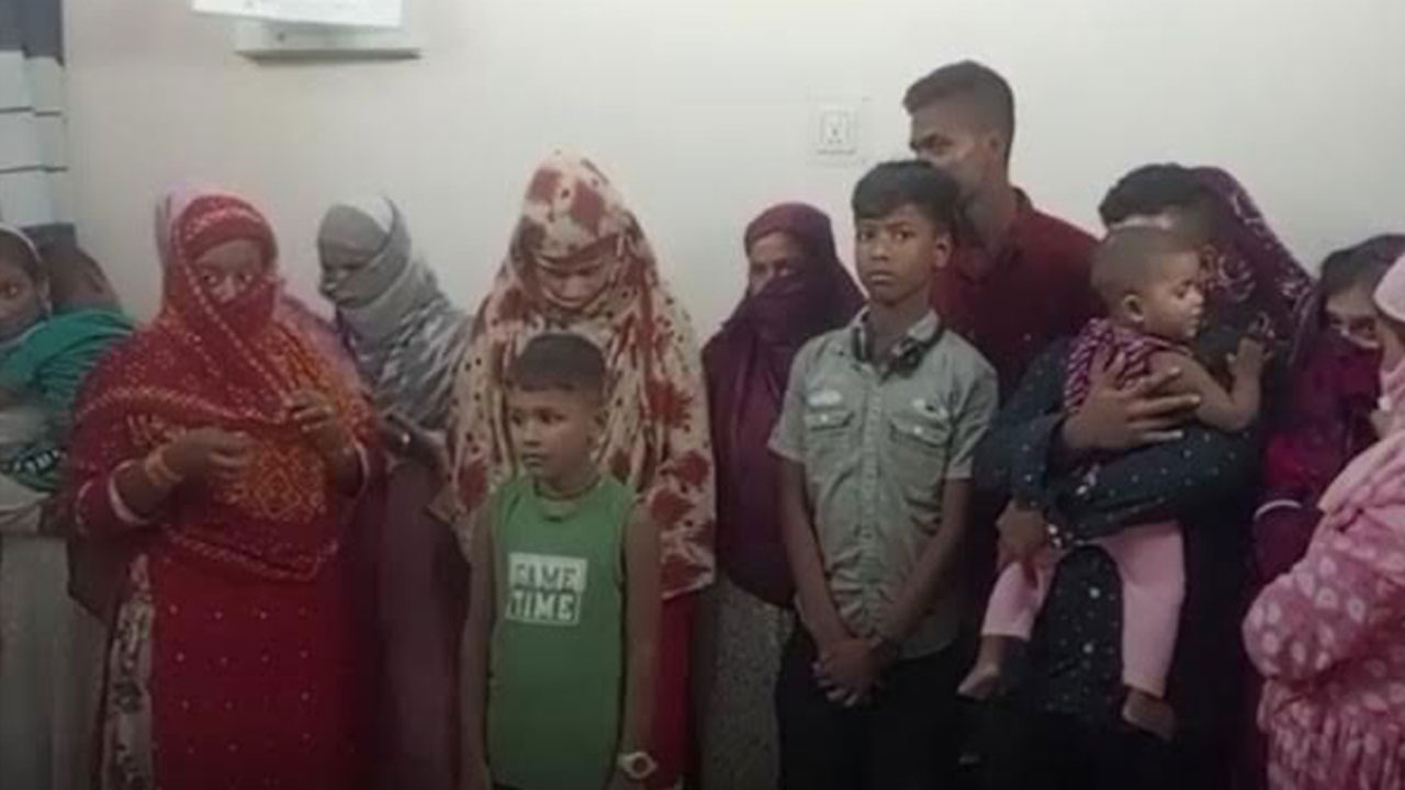 বিএসএফের হস্তান্তর করা ১৫ নারী-পুরুষ ও শিশুকে থানায় নেয়া হয়েছে